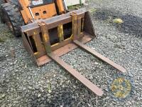 Case skid steer - 4