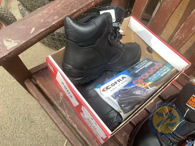 New size 9 safety work boots