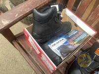 New size 9 safety work boots