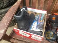 New size 9 safety work boots - 2