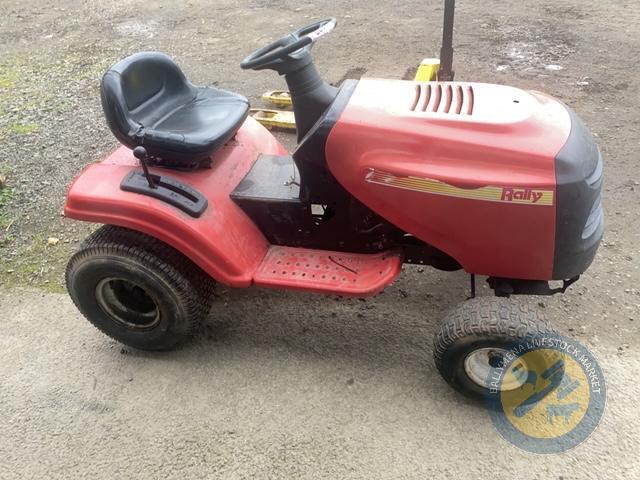 Lawnmower tractor