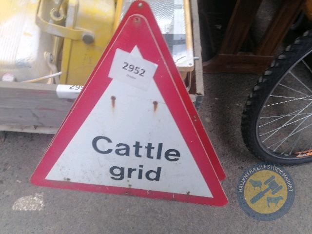 2x cattle grid sign