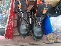 New size 10 safety boots