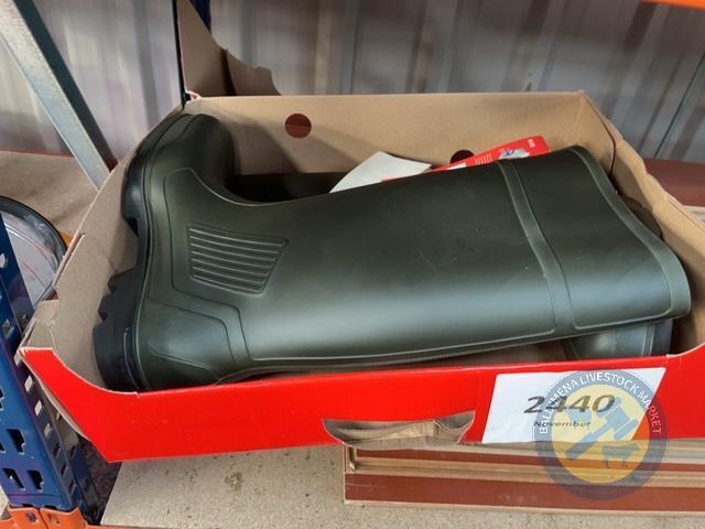 Size 10 wellingtons