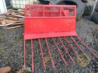 Red pushoff buckrake