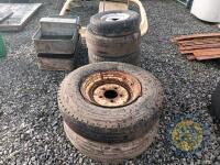 Assortment of tyres and rims - 2