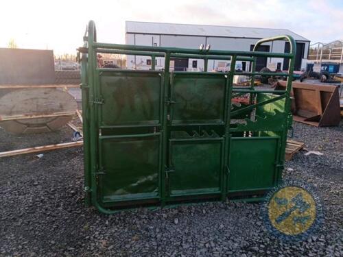 Green portable cattle crush