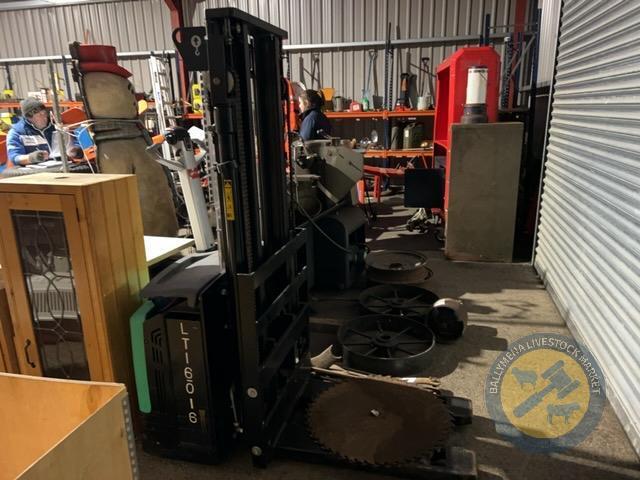 Electric Mitsubishi Pallet Truck c/w charger