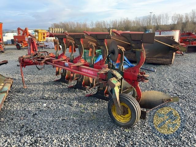 4 furrow reversible plough Amazone