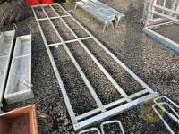 Approx 5.8m extenable gate - 3