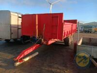 Red tipping trailer - 2