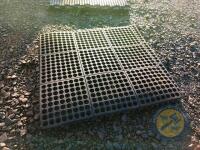 4 Parlour mats with holes - 2