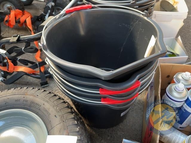 6x black buckets