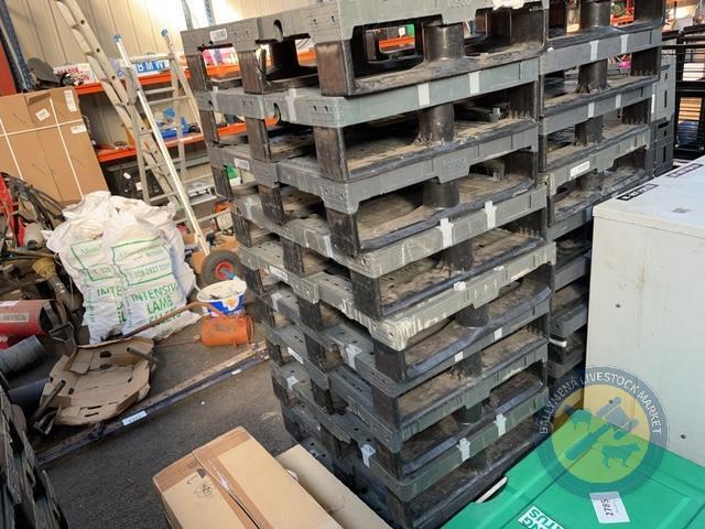 10x plastic pallets