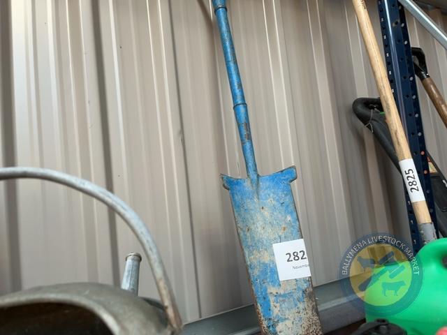 Metal blue long nose spade