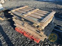 Pallet of 15 wooden hurdles - 2