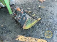 18" Scott digging bucket with teeth 30mm pins 120mm centre - 2