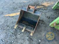 18" Scott digging bucket with teeth 30mm pins 120mm centre - 4