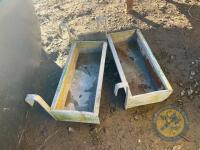 2x small meal troughs