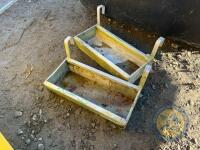 2x small meal troughs - 2