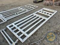 Telescopic gate with feed rail approx 12-18ft - 2