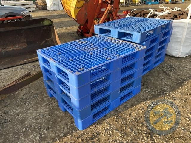 11x plastic pallets