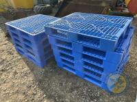 11x plastic pallets - 2