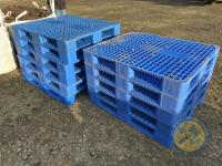 11x plastic pallets - 3