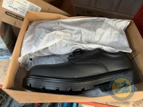 Apache size 8 safety shoe