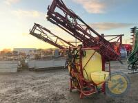 12m hydraulic folding 1000L Hardi sprayer with shaft - 5