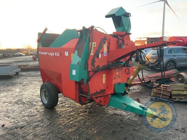 Taarup 832 straw chopper with joystick & shaft