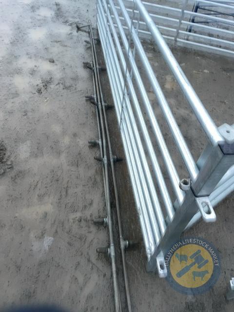 Adjustable galvanised gate