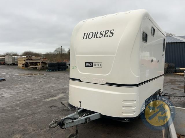 Equi-trek 2 horse trailer