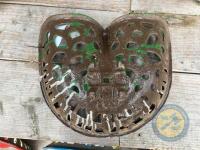 John Wallace & Sons Glasgow cast iron tractor seat - 3