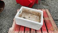 White sink - 2