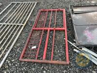 2 Red gates - 3