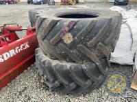 2x 600/65R28 tyres