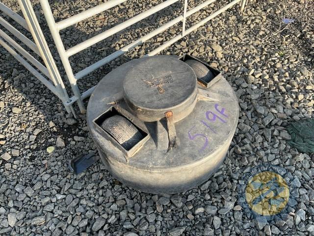 Molasses feeder black