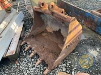 3ft digging bucket for 5 ton digger