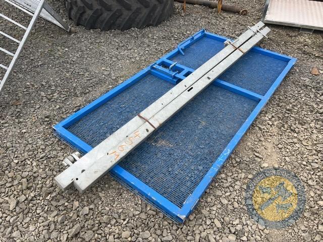 8ft 4x2 powder coated gate & 2 posts & fittings
