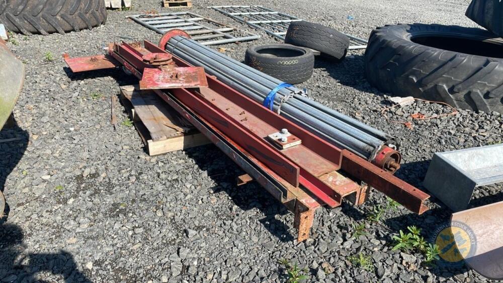 Chain driven roller door