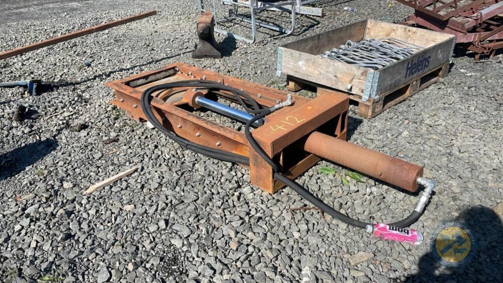 Hydraulic driven guillotine