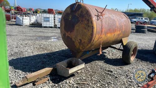 Water bowser/tanker with trough