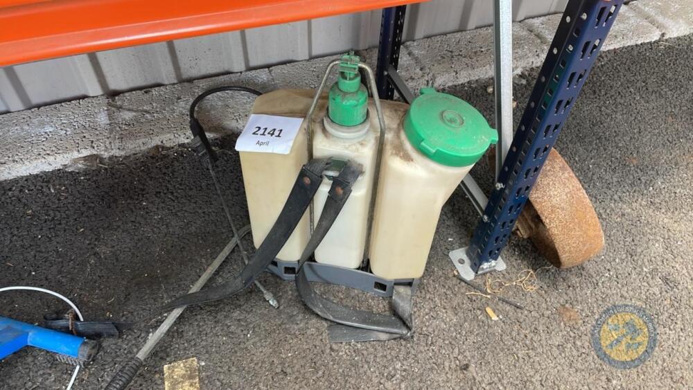 Knapsack sprayer