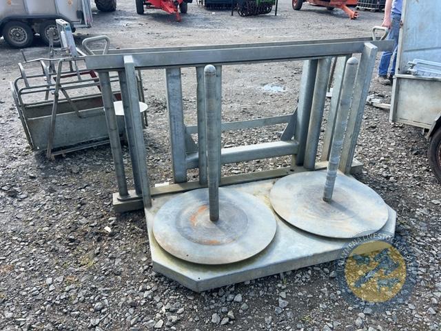 Richard Thompson, Aghadowey Farm Dispersal Sale - Quick fencer on euro brackets & weights