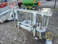 Richard Thompson, Aghadowey Farm Dispersal Sale - Quick fencer on euro brackets & weights - 4