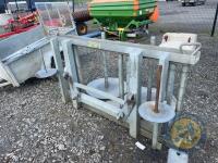 Richard Thompson, Aghadowey Farm Dispersal Sale - Quick fencer on euro brackets & weights - 5
