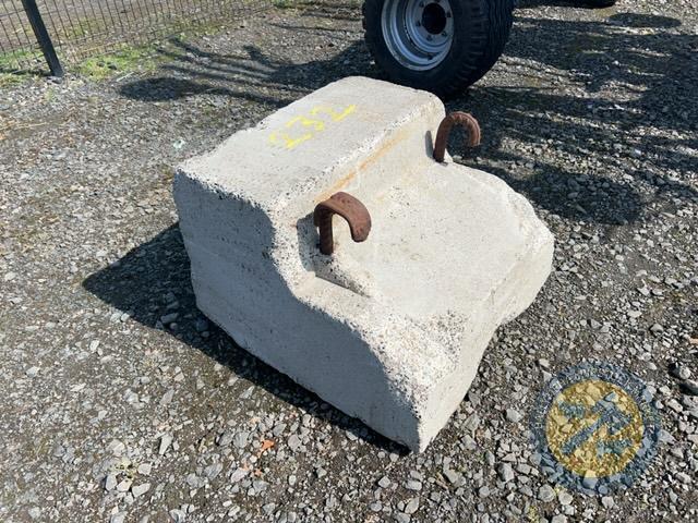 Richard Thompson, Aghadowey Farm Dispersal Sale - Concrete weight block