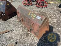 Richard Thompson, Aghadowey Farm Dispersal Sale - Loader bucket on eurobrackets - 4