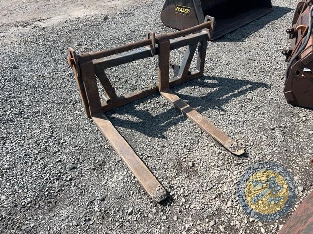 Richard Thompson, Aghadowey Farm Dispersal Sale - Set of pallet toes on euro brackets